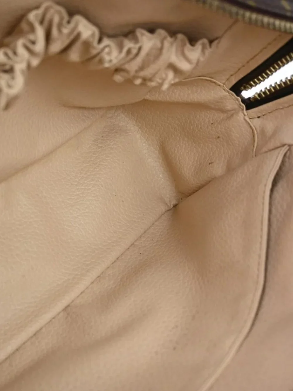 LOUIS VUITTON TROUSSE TOILETTE 28 COSMETIC POUCH